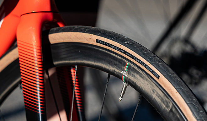 Nouveau Challenger Hutchinson : un pneu endurance pour les cyclosportifs