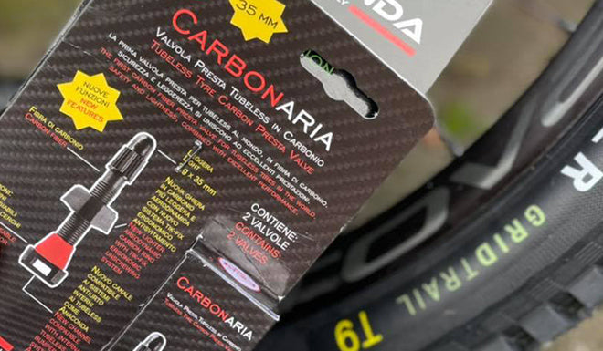 Barbieri propose la première valve tubeless en carbone