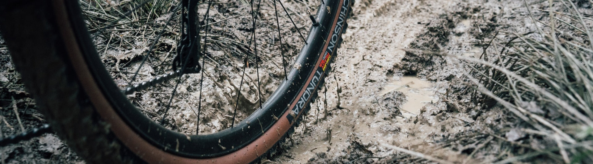 Pneu de Gravel Hutchinson Tundra dans la boue