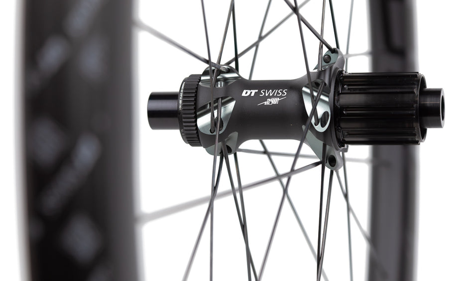 Ruota posteriore gravel in carbonio con freni a disco DT Swiss GRC