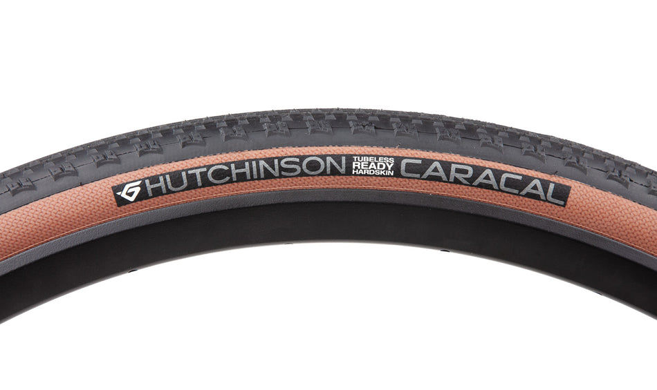 Pneu Gravel Hutchinson Caracal Hardskin Tubeless Ready 700 noir/tan focus écritures