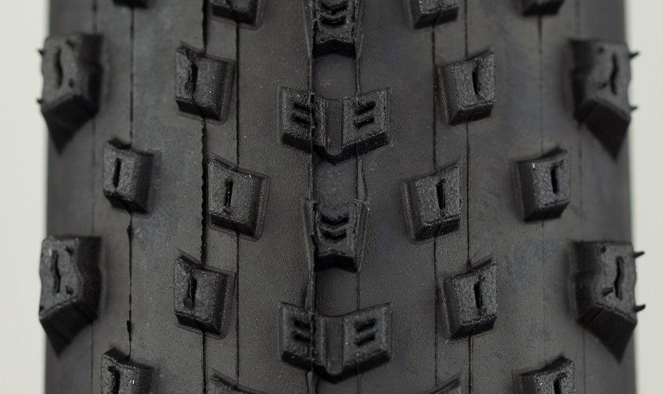 Pneu VTT XC Pirelli Scorpion Sport XC H TLR focus crampons