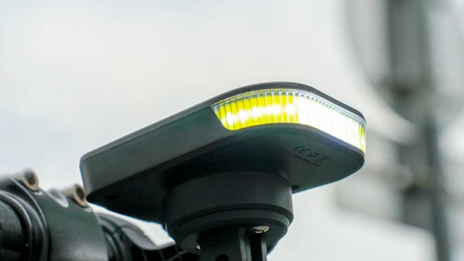 Eclairage avant Ravemen FR300 avec fixation Garmin compatible Wahoo pour sécurité et visibilité en vélo urbain