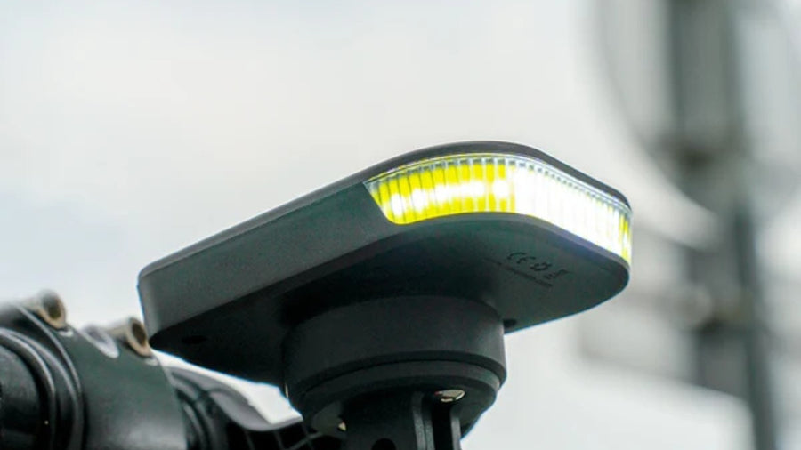Eclairage avant Ravemen FR300 avec fixation Garmin compatible Wahoo pour sécurité et visibilité en vélo urbain